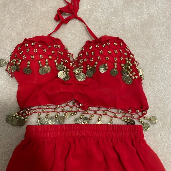 Belly dancing costume belah in red with gold accents - Picture 3 of 9